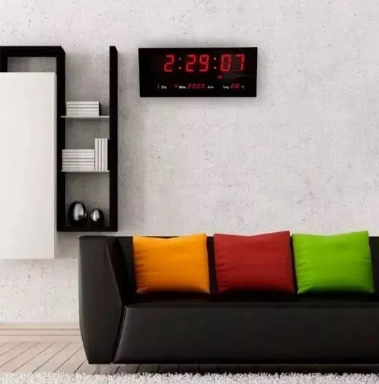 Reloj Digital De Pared Pantalla Led Estructura Negro Usb