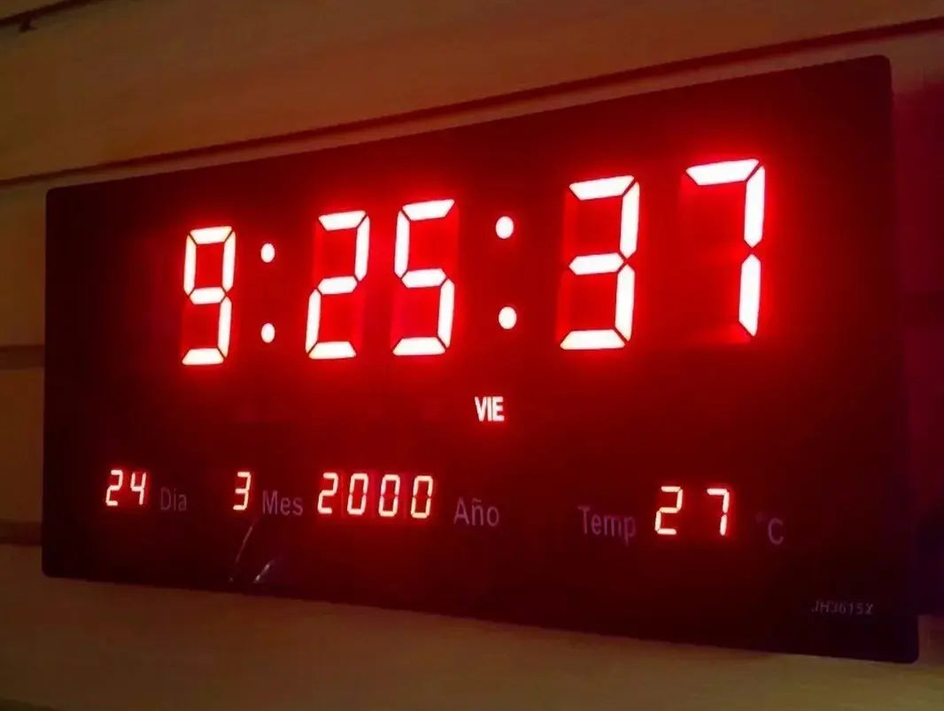Reloj Digital De Pared Pantalla Led Estructura Negro Usb