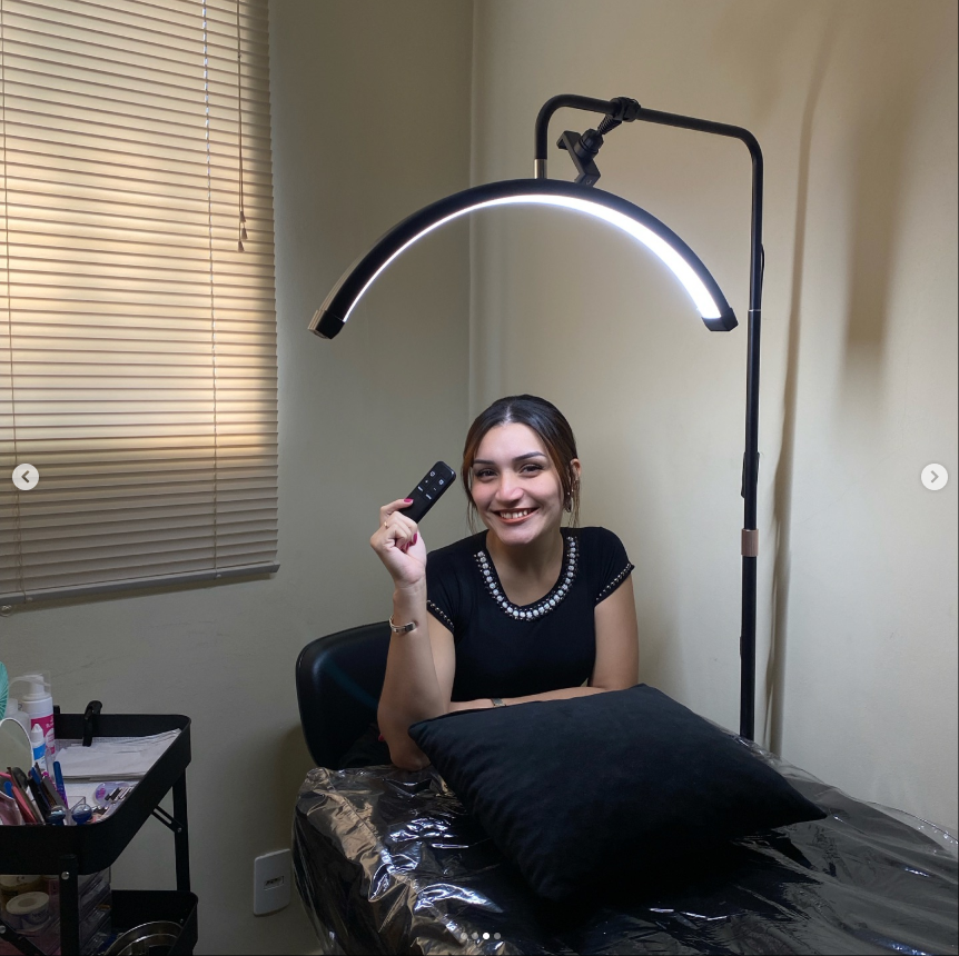 Lámpara de Media Luna para Piso – Estética y Salón de Belleza